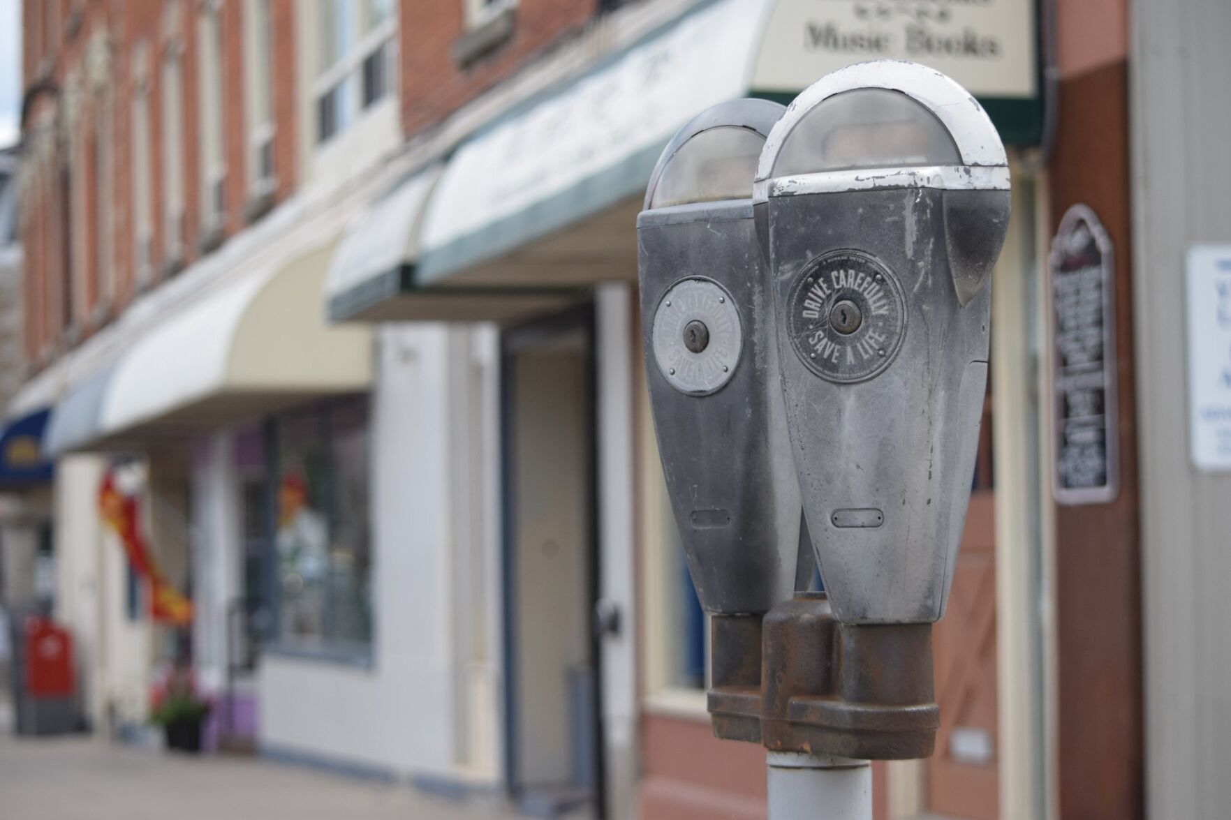 Smiths Falls amends parking bylaw increases fines and fees