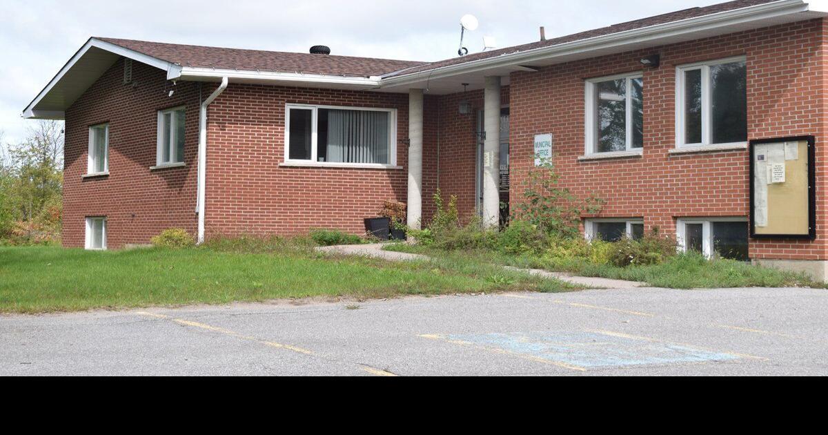 WHAT’S GOING ON HERE? Vacated municipal offices in McNab/Braeside