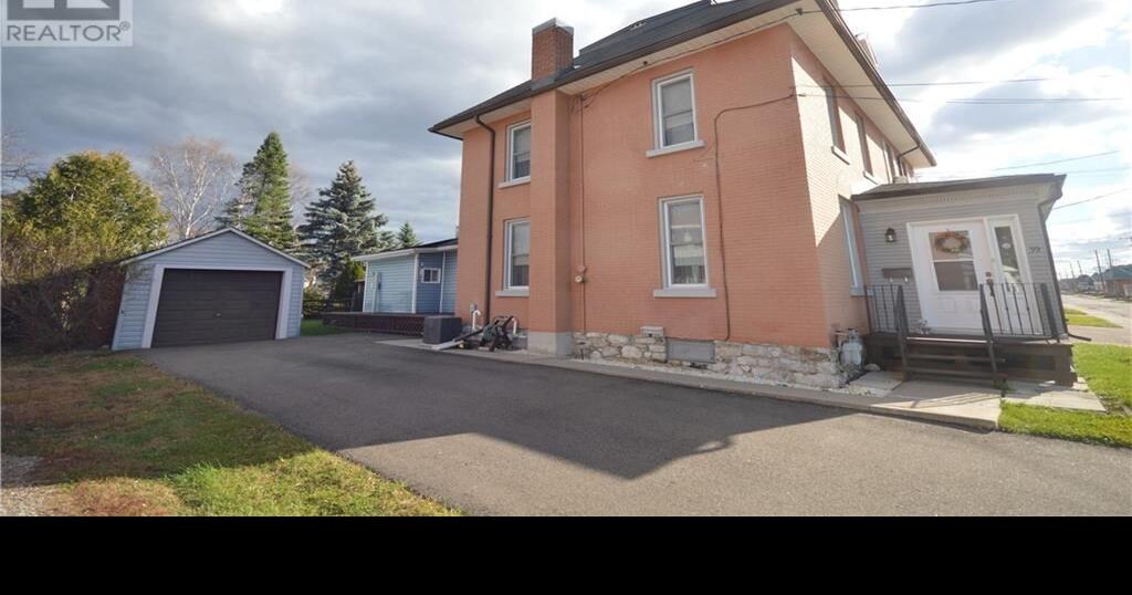 3 Renfrew houses listed at under 400K