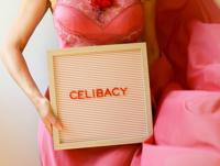 Wanita menjaga kesucian di usia 20