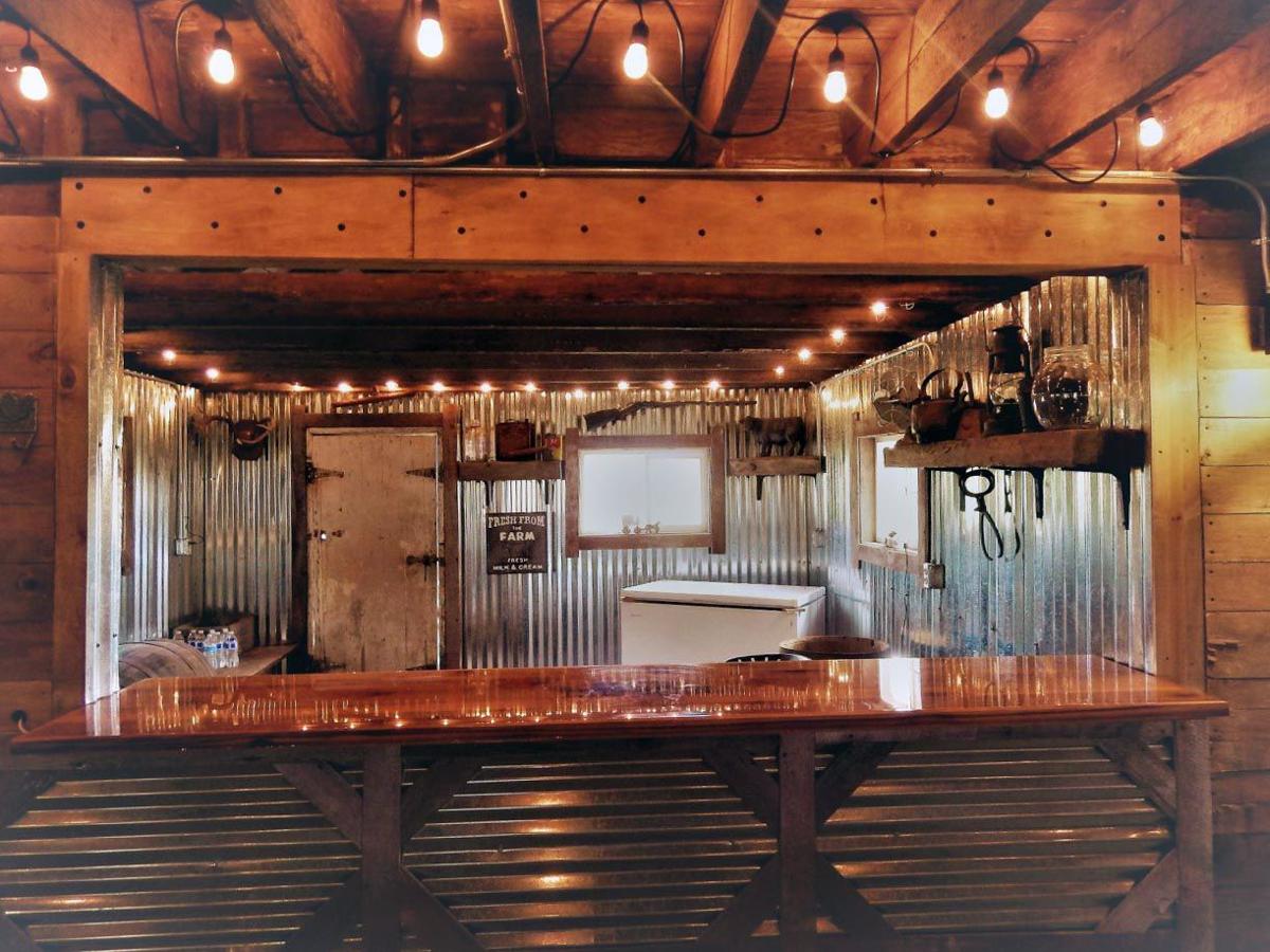 RUSTIC ROMANCE Family’s Isanti County farmstead wedding venue