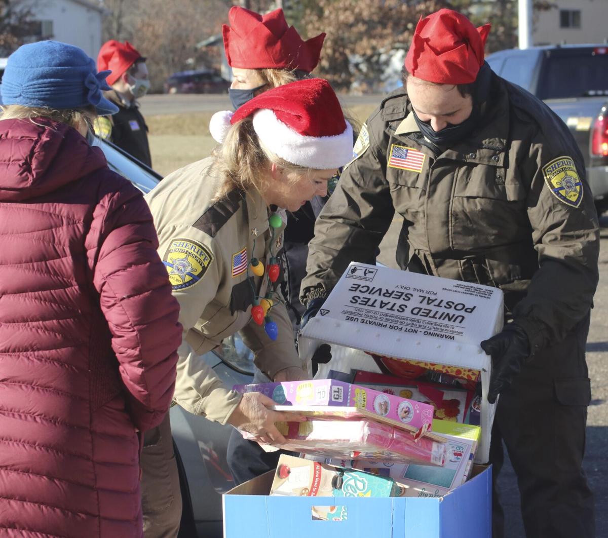 Santa makes appearance at Isanti County Sheriff's toy collection event