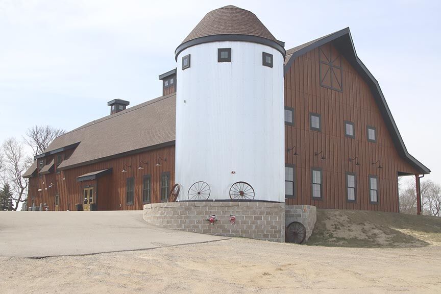 Bride-to-be Slam Minnesota Wedding Venue After It Permanently Closes ...