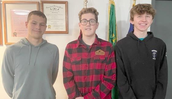 Isanti VFW presents Voice of Democracy, Patriot's Pen winners