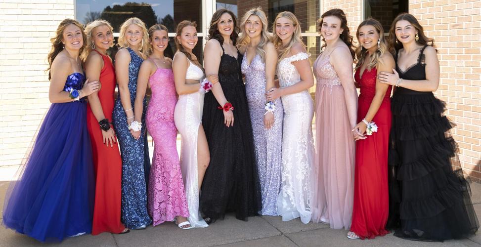 CIHS prom-goers give a nod to ‘Old Hollywood’