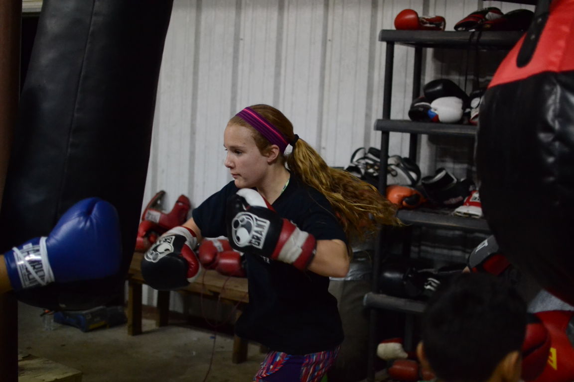 Huntsville pro boxer passing lessons on Sports