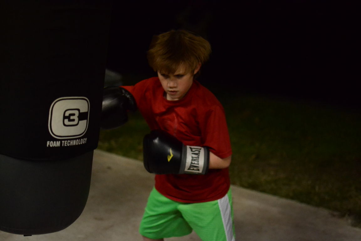 Huntsville pro boxer passing lessons on Sports