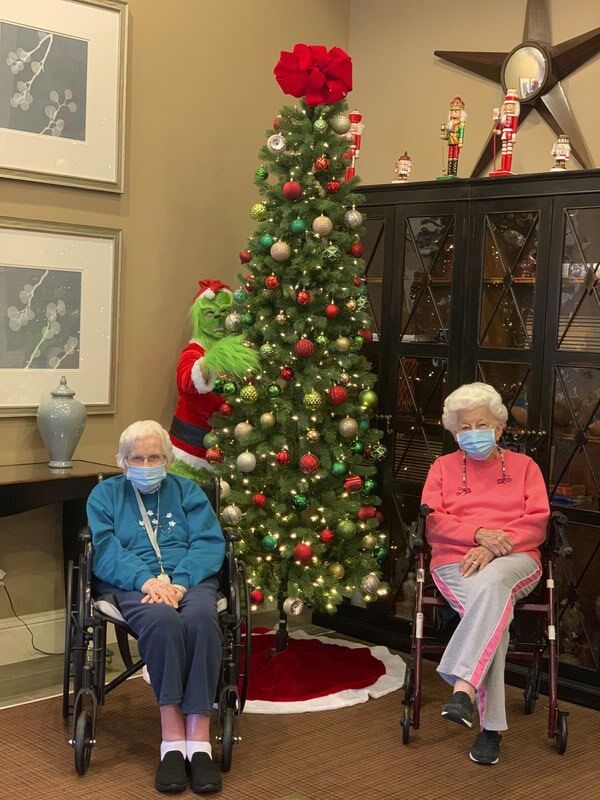 Senior living facilities heighten celebrations for quarantined residents - Vimarsana News
