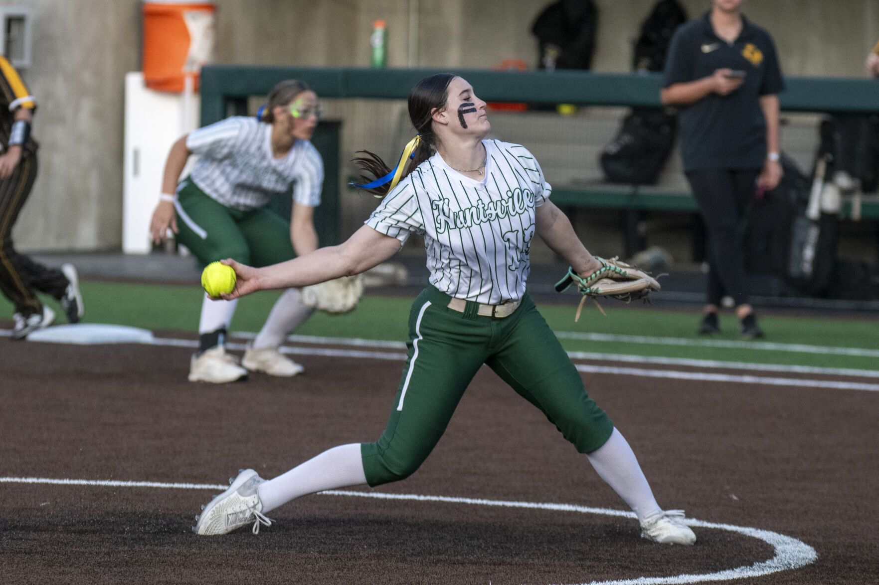 Huntsville Lady Hornets Dominate Nacogdoches: Hammond’s 9th Win Highlights No-Hitter Victory