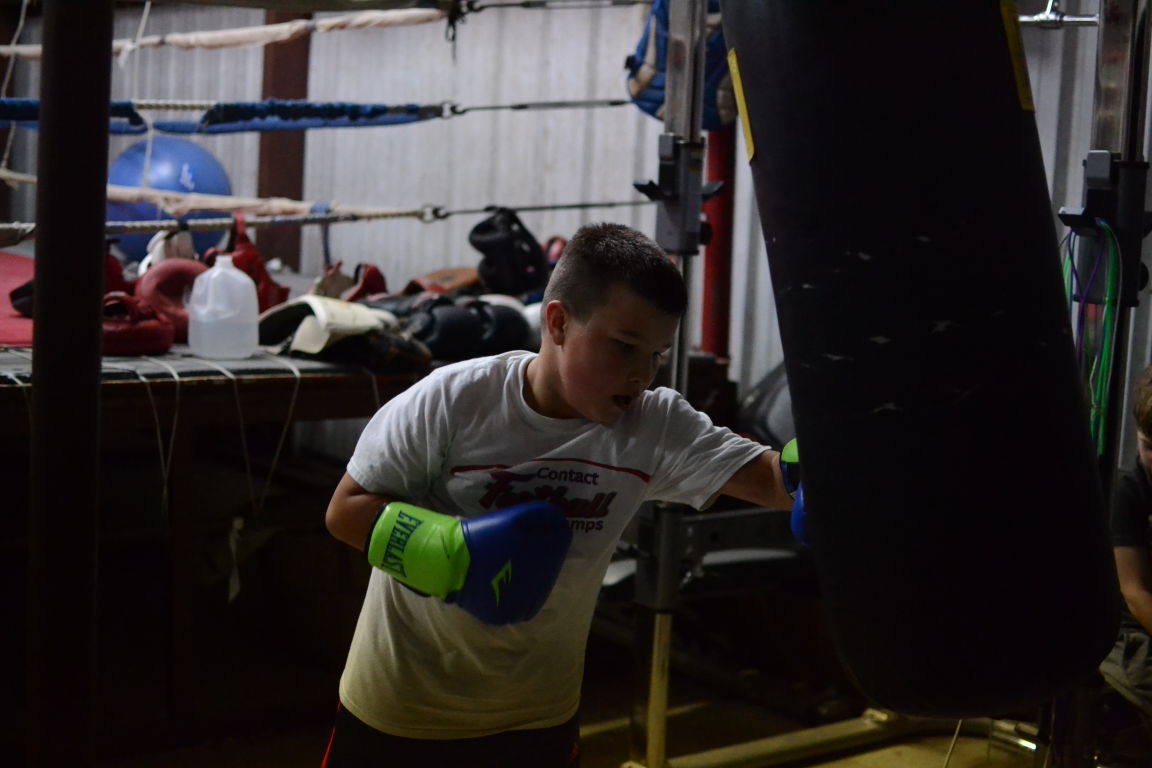 Huntsville pro boxer passing lessons on Sports