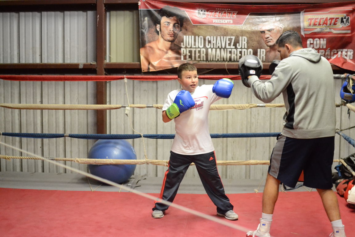 Huntsville pro boxer passing lessons on Sports