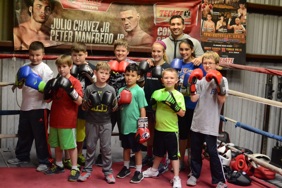 Huntsville pro boxer passing lessons on Sports