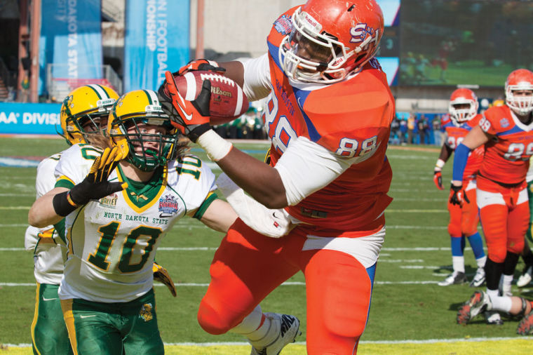 NCAA Division I Football Championship Game Blown Out By Better Team Sports Itemonline