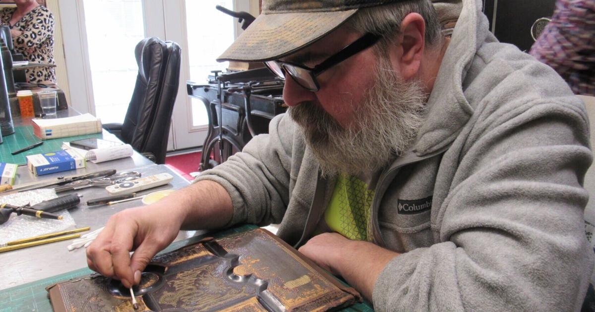 Oklahoma brothers continue father's Bible repair legacy