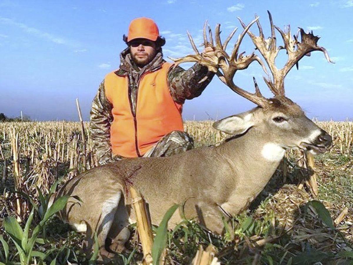 Tennessee Hunter's 47-Point Deer Breaks World Record - The New York Times