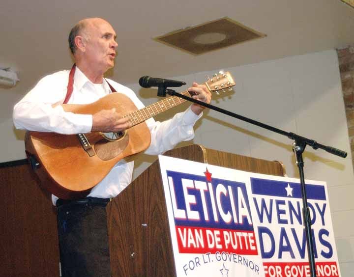 With a song, former El Paso mayor John Cook tells crowd in Huntsville, "I won't back down"