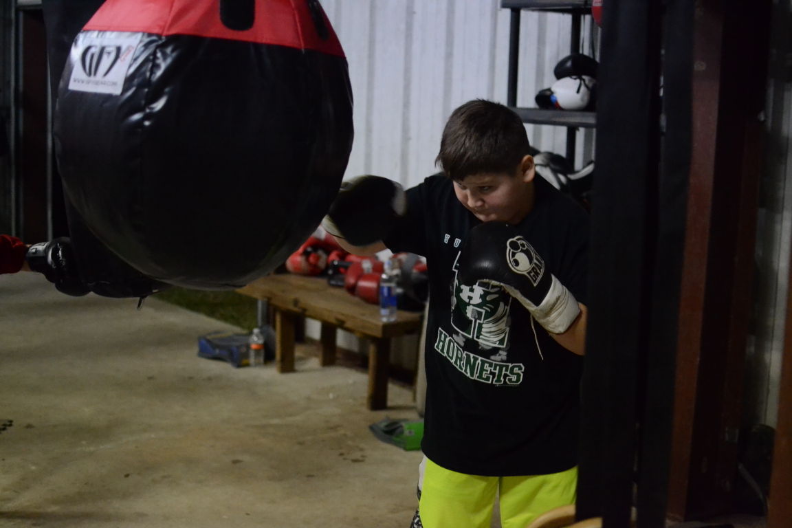Huntsville pro boxer passing lessons on Sports