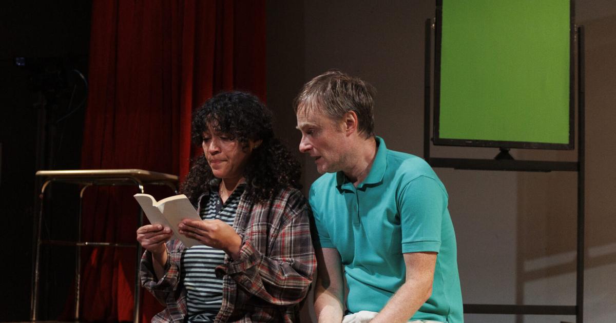 High Energy & A Close Cast: “The Weight Of The Ants” Debuts In English