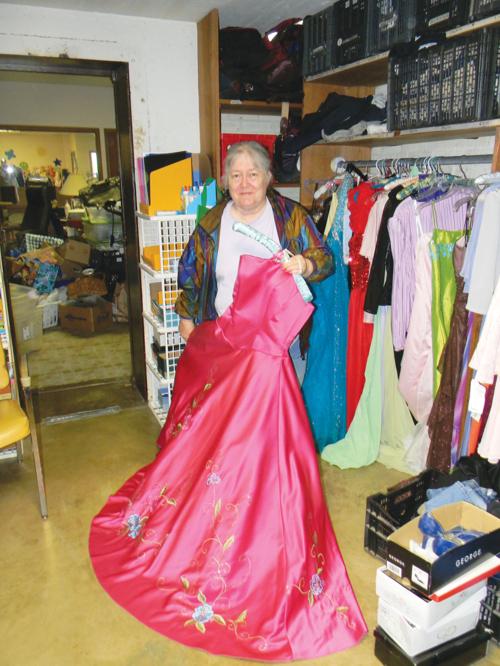 Cinderella S Closet Provides Prom Outfits For Students News
