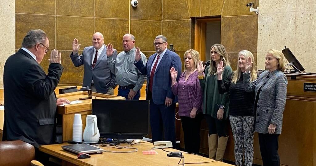 Taking the oath of office | Local News | jacksonvilleprogress.com