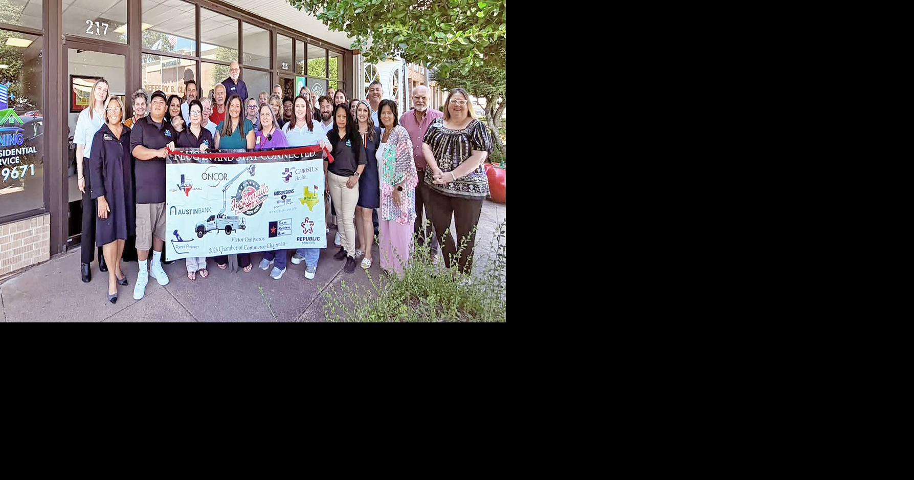 Jacksonville Chamber hosts ribbon cutting for M&D Cleaning