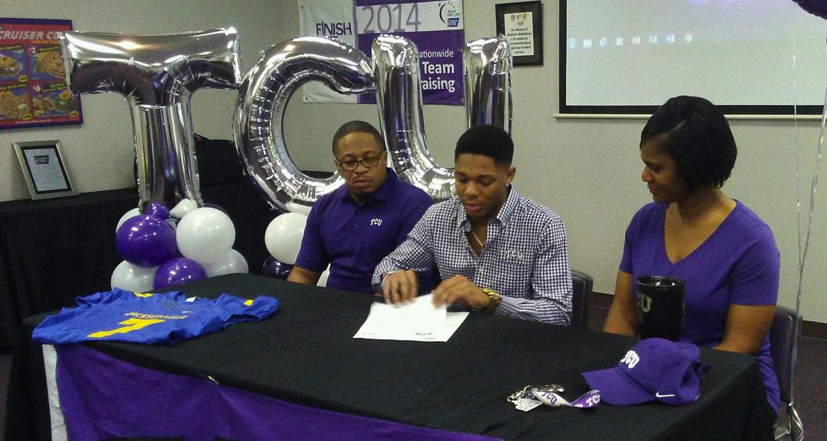 Jacksonville Daily Progress IT'S OFFICIAL Deshawn McCuin signs with