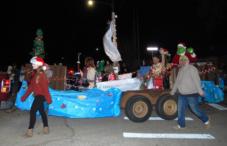 Jacksonville parade displays “Christmas Treasures” Local News