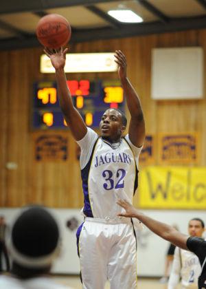 Jaguars Finish Strong To Defeat Roadrunners 73 66 Local News