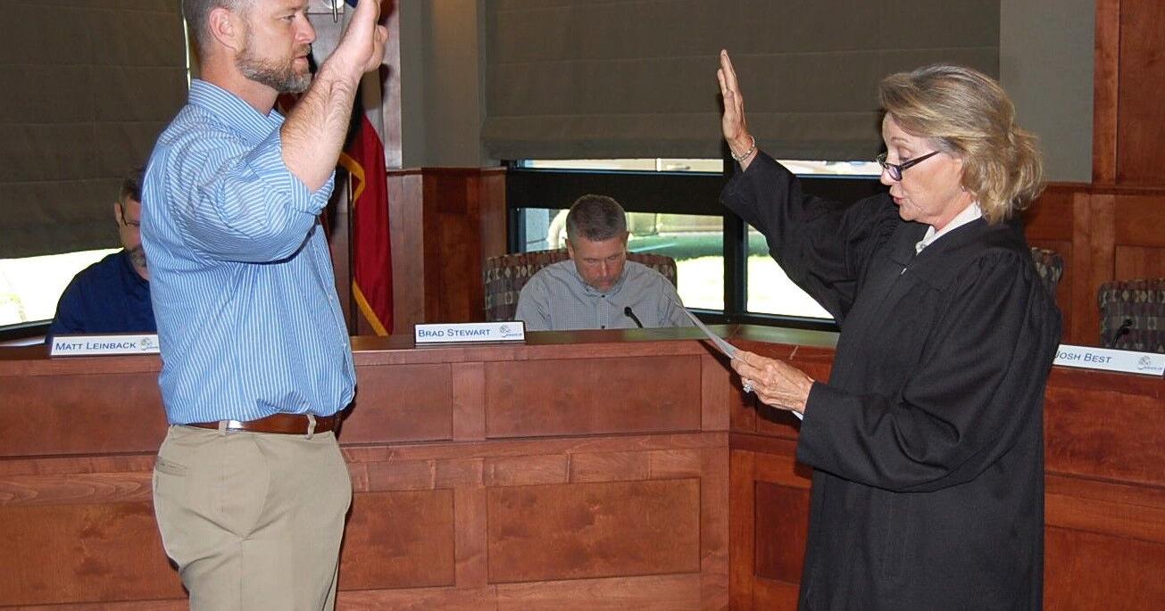 Jacksonville school board recognizes TIA teachers, hires principals - Vimarsana News