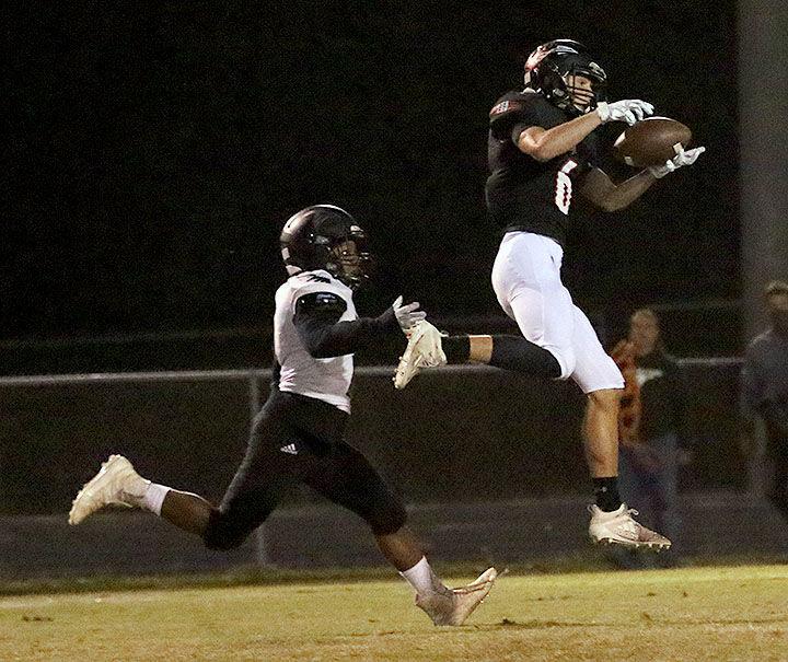 JCSentinel.com - Chiefs rally in the fourth quarter to down SJPII, clinch playoff berth image