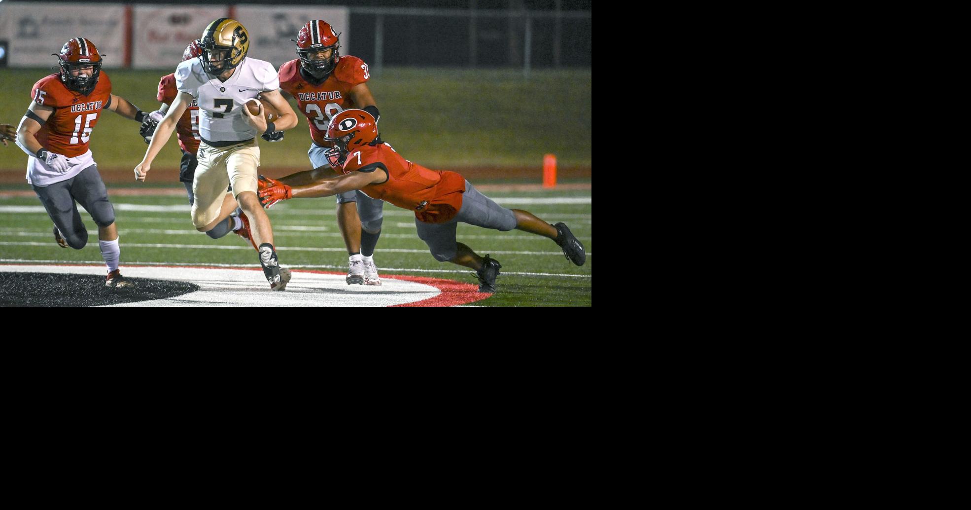 JCSentinel.com - Decatur edges Scottsboro on late field goal in teams’ first meeting in 31 years image