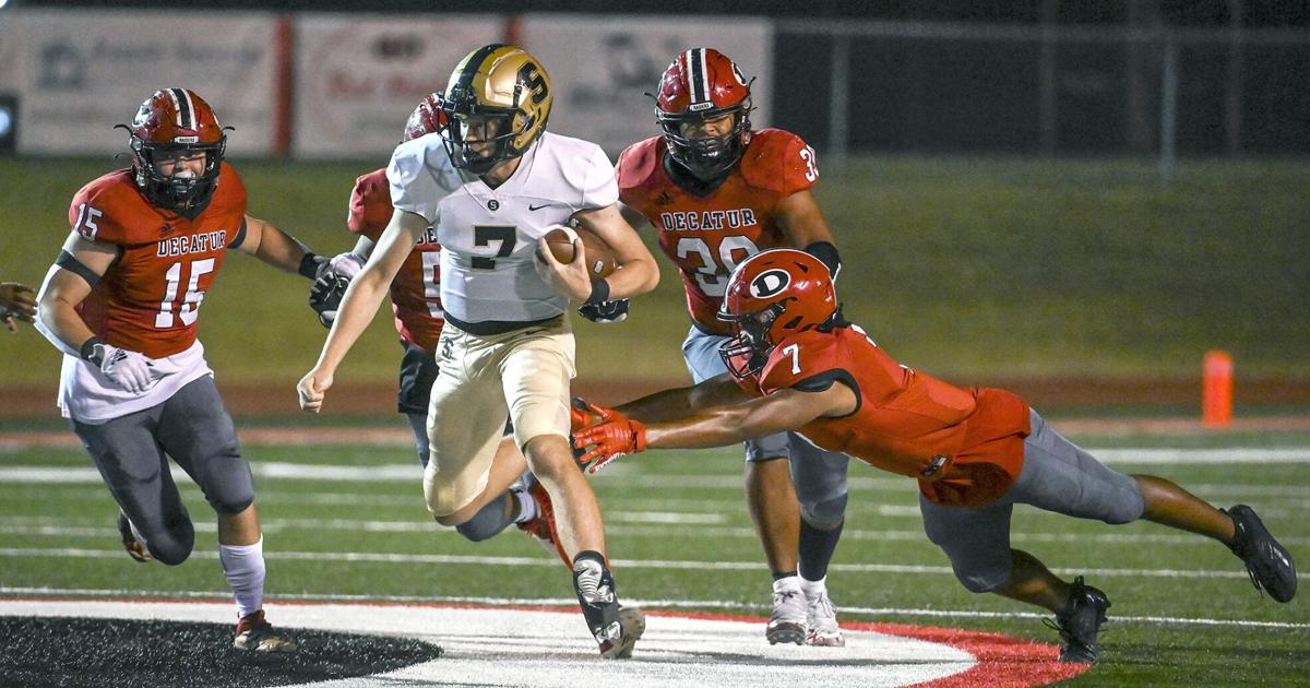 JCSentinel.com - Decatur edges Scottsboro on late field goal in teams’ first meeting in 31 years image