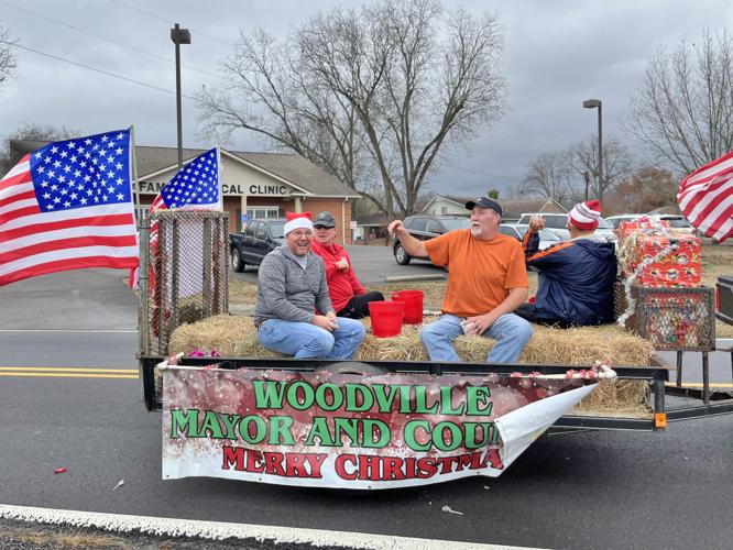 WOODVILLE CHRISTMAS PARADE Lifestyle