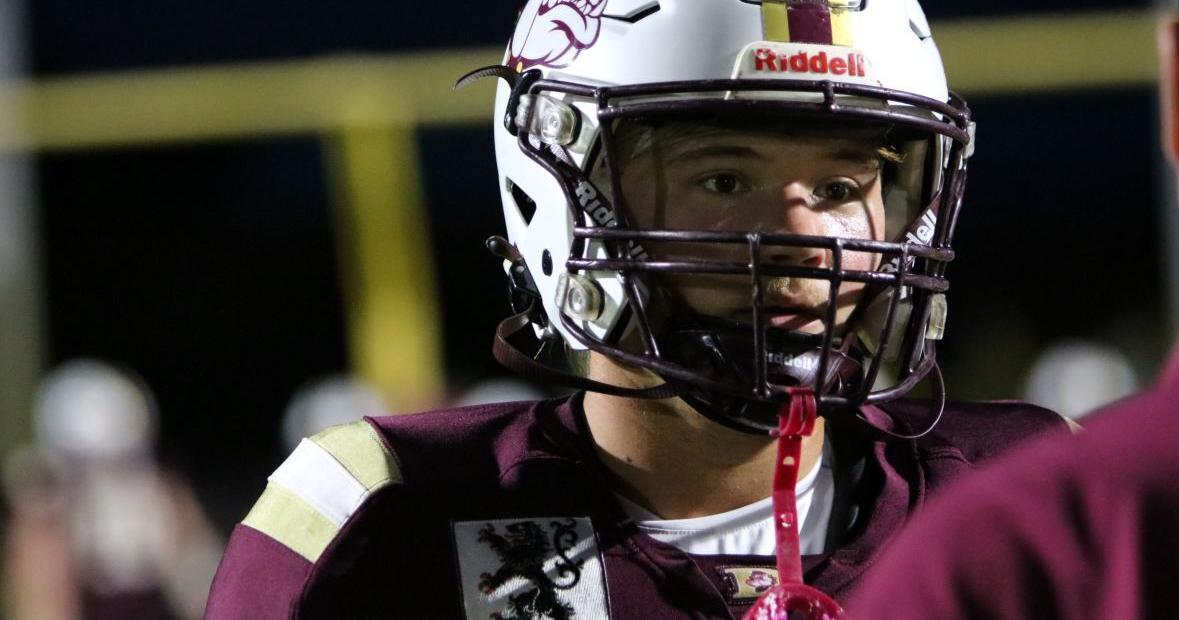 Southwest football storms back to top Dixon