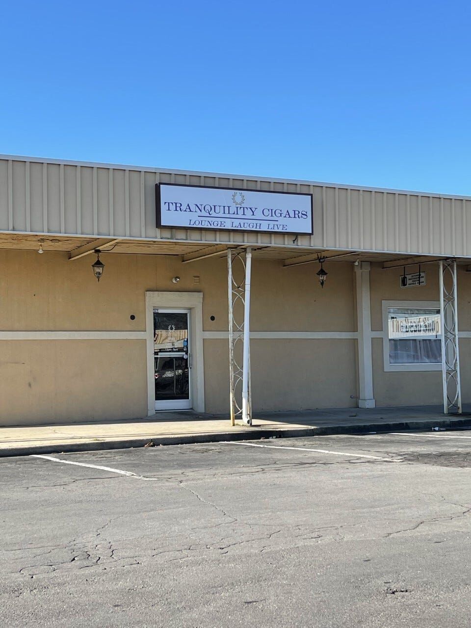 elfbar nachfüll pod läuft aus Relax Tobacco & Vape Smoke Shop, Tobacco, Vapes in Jacksonville, NC main image 1