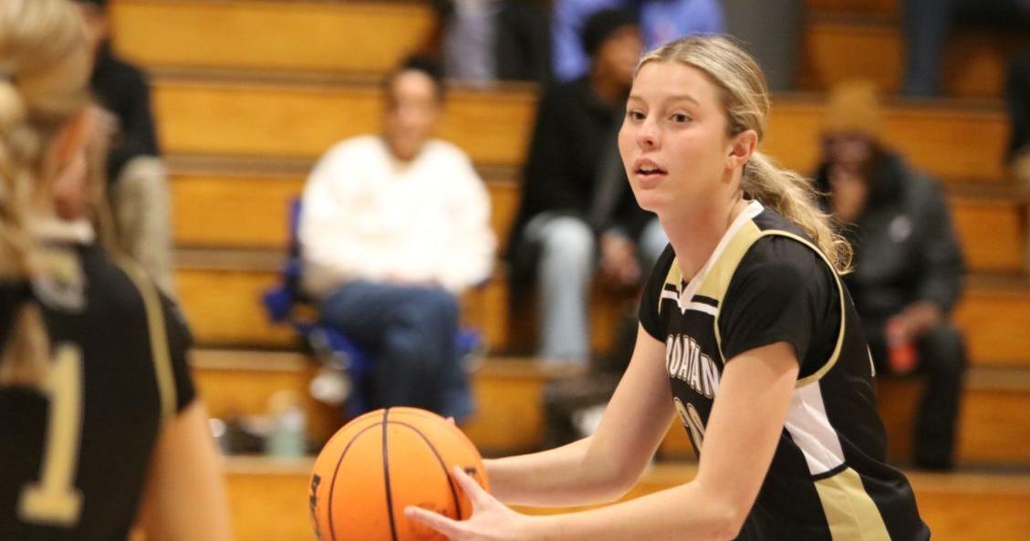 Croatan defeats Richlands in girls’ basketball