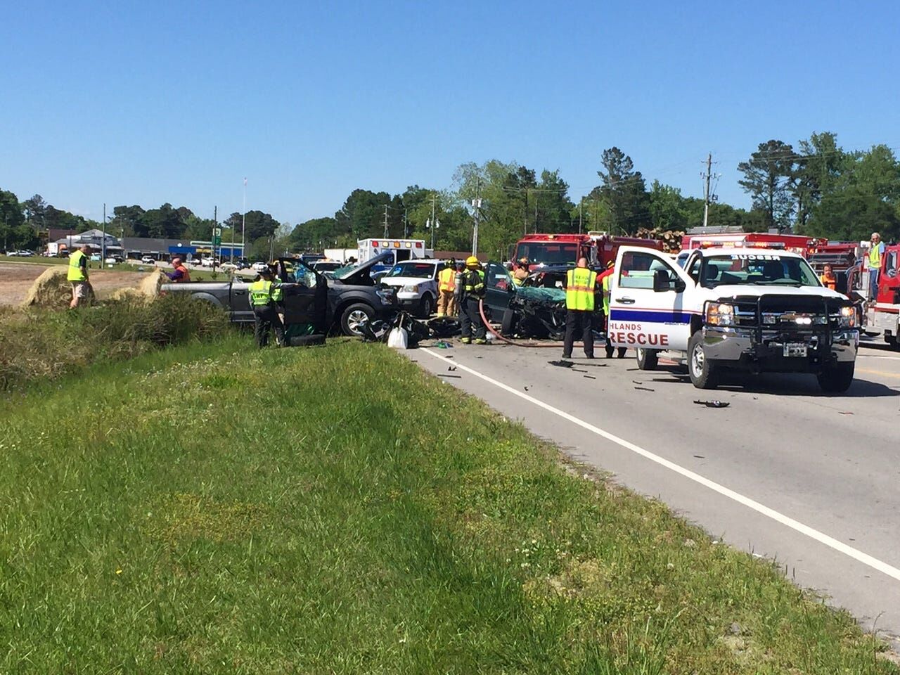 Responders at scene of wreck | News | jdnews.com