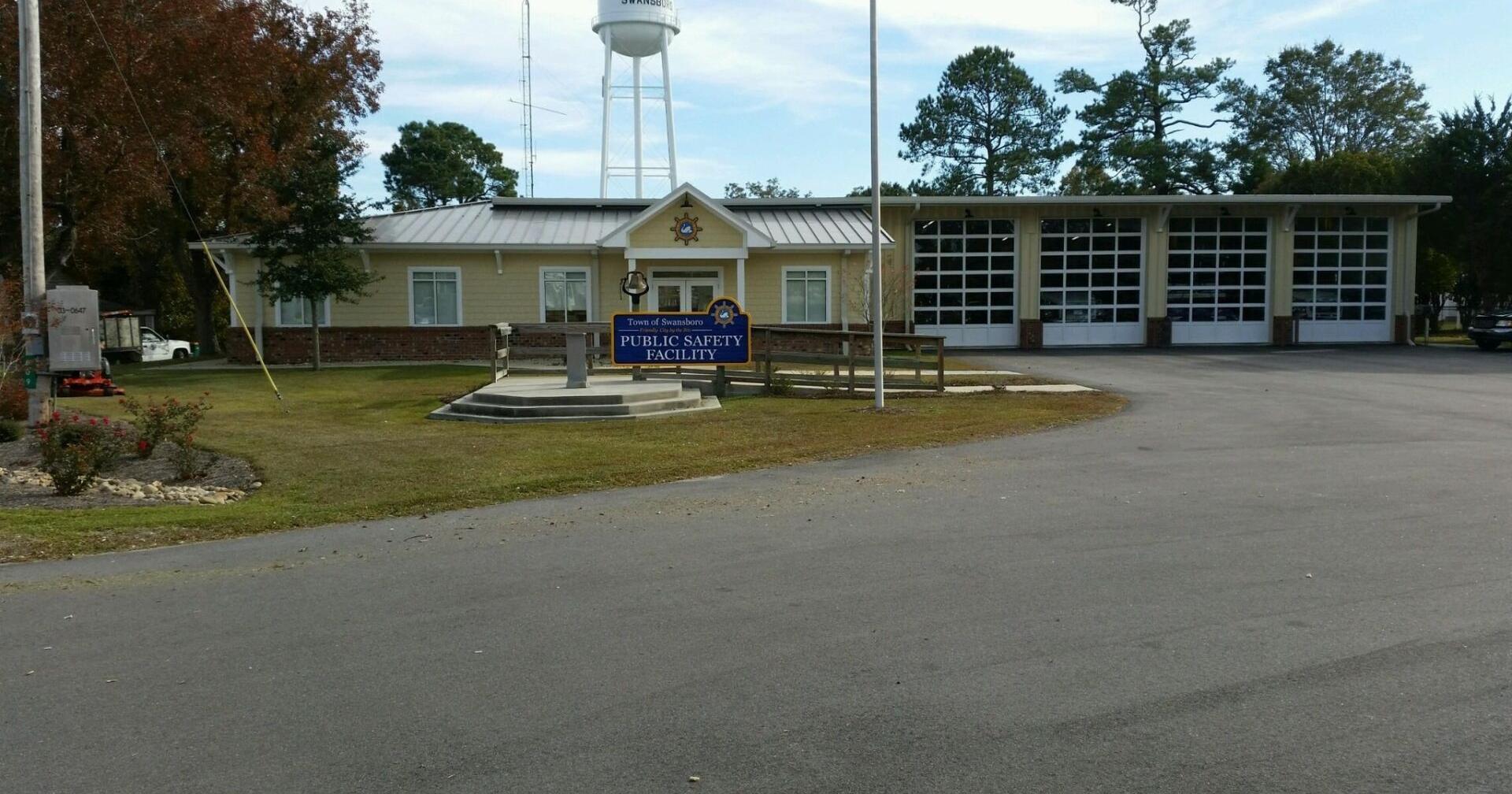 Swansboro man hit by tractor-trailer Tuesday, investigation underway - Vimarsana News