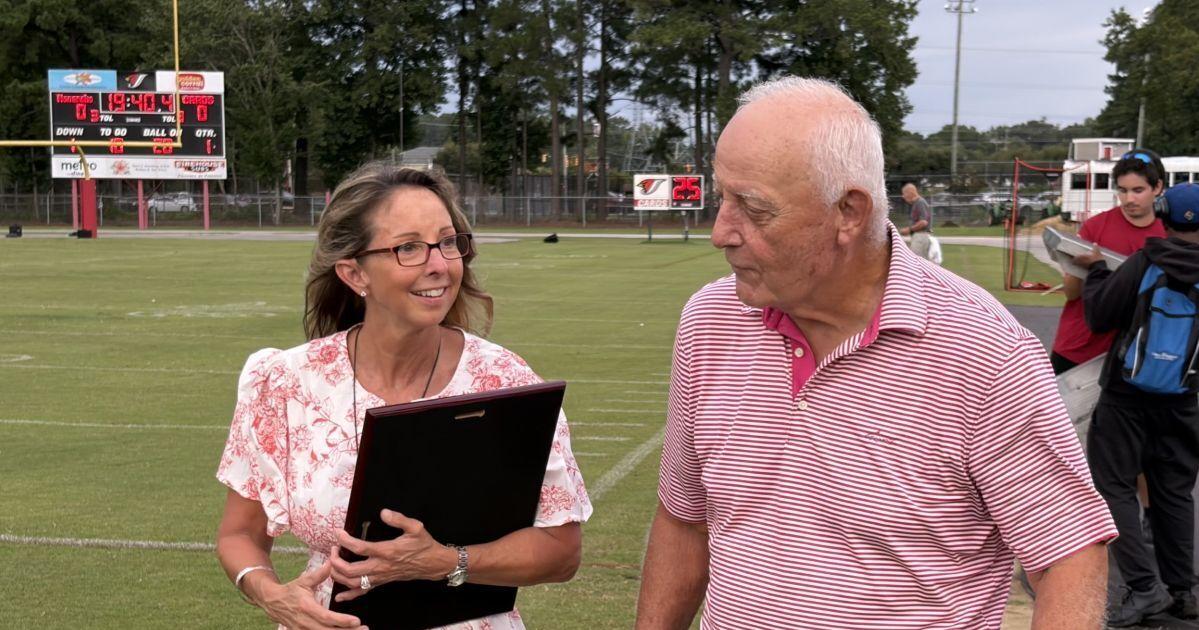 Former Jacksonville coach Durham receives honor from school