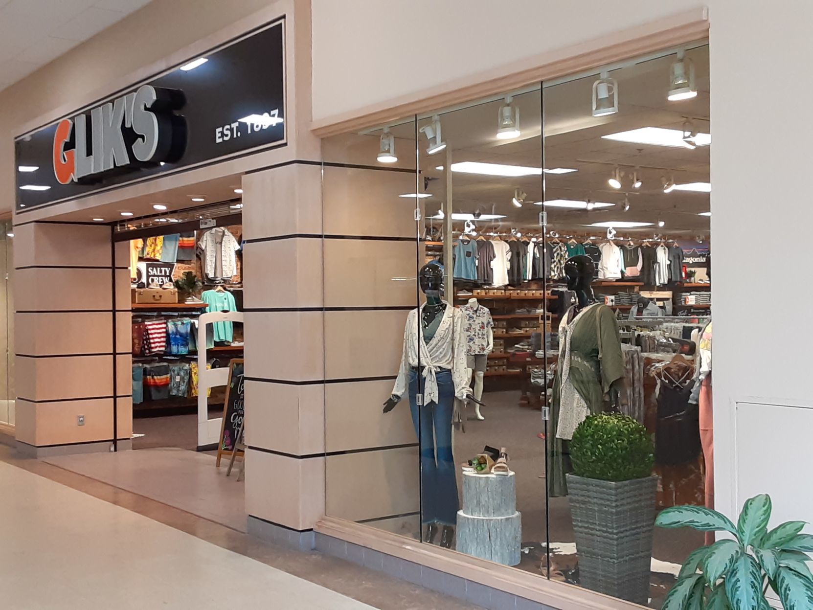 Glik s store opens at Cross County Mall in Mattoon