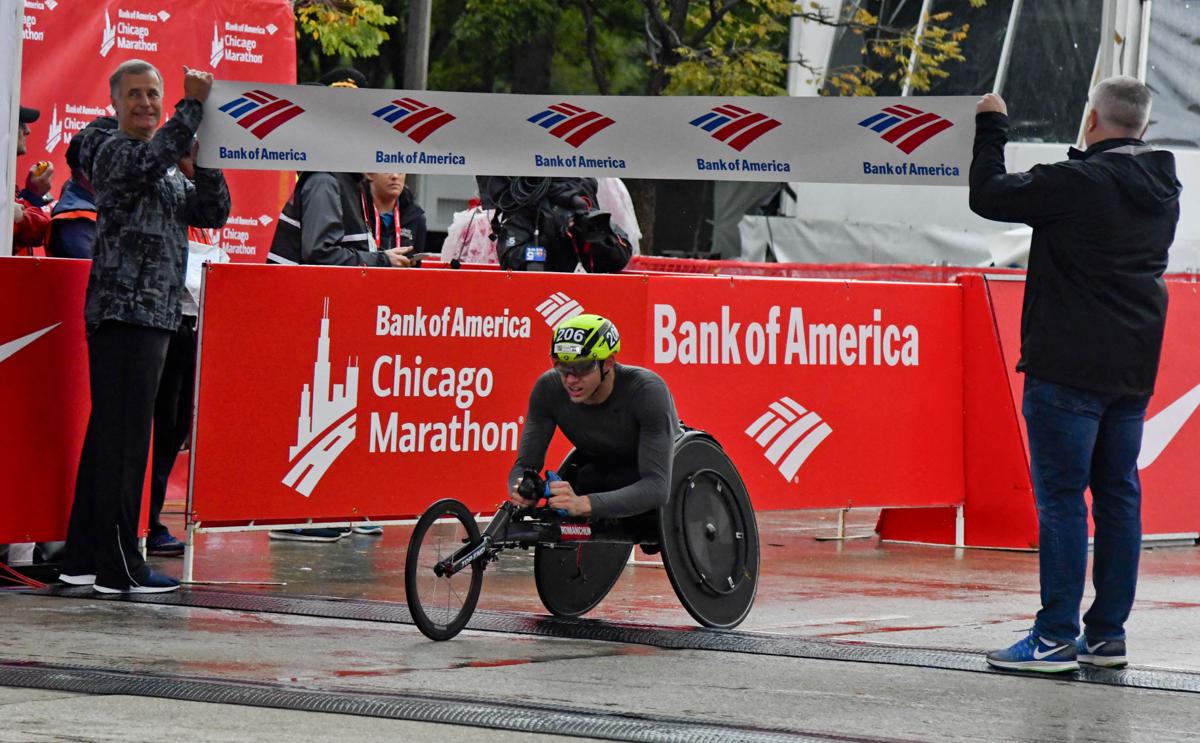 Champaign student wins wheelchair race; Kevin Hart falls short