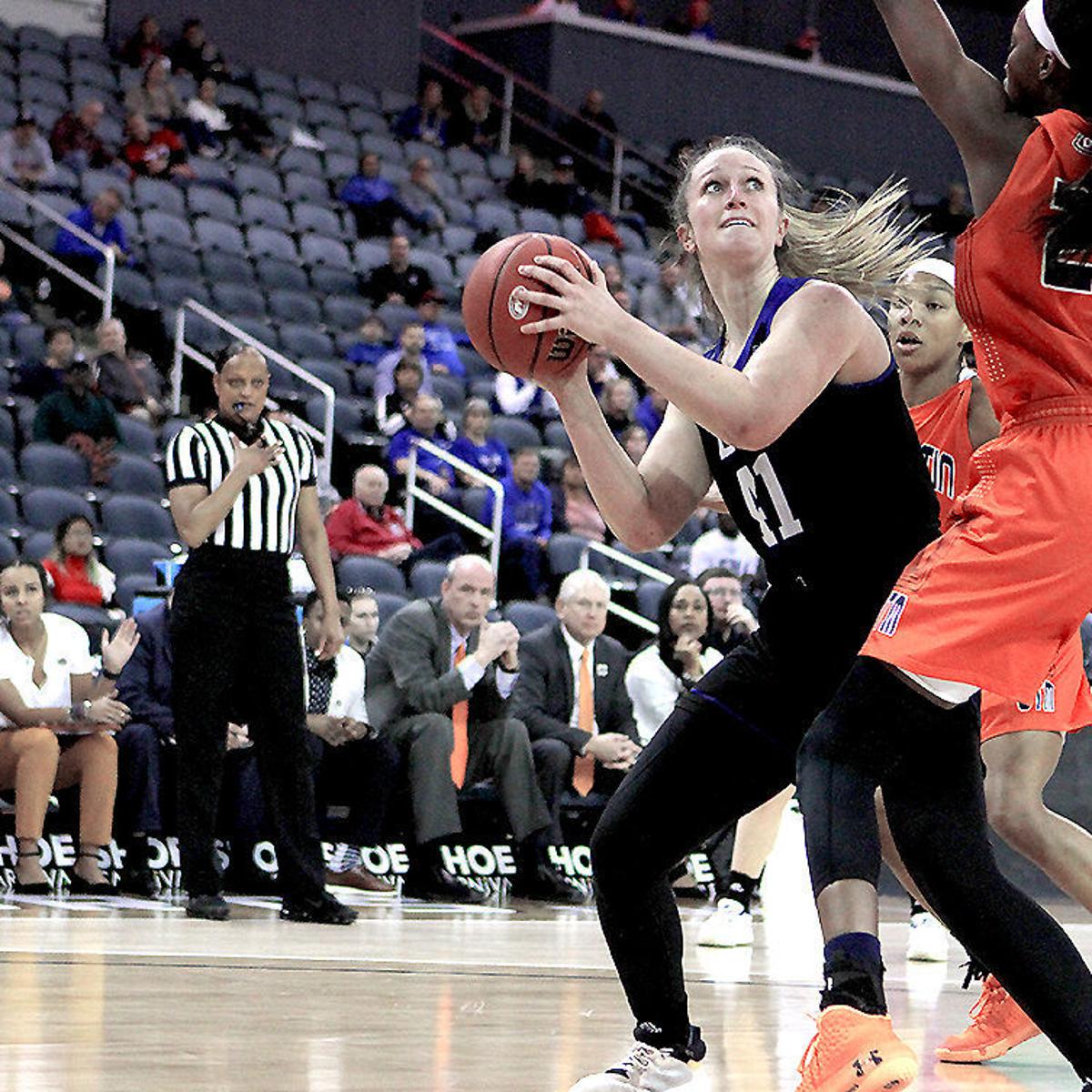 Cold Offense Dooms Eastern Illinois Women S Basketball In Ovc Tournament Loss To Ut Martin Eastern Jg Tc Com