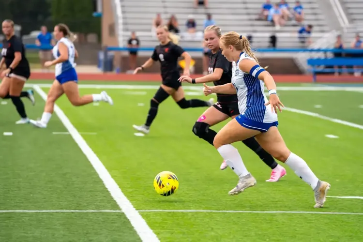 Izzy Jones with Three Goals in Draw with Wheaton