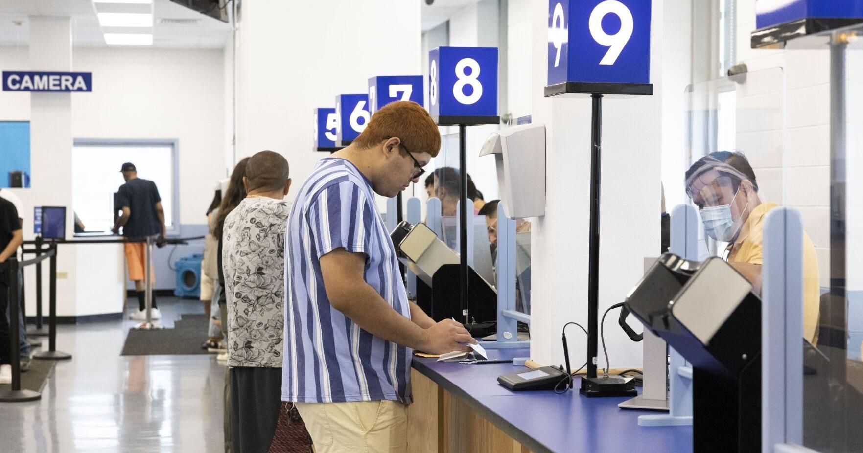 Need to renew your Illinois driver's license? Starting Sept. 1, you'll need an appointment. - Vimarsana News