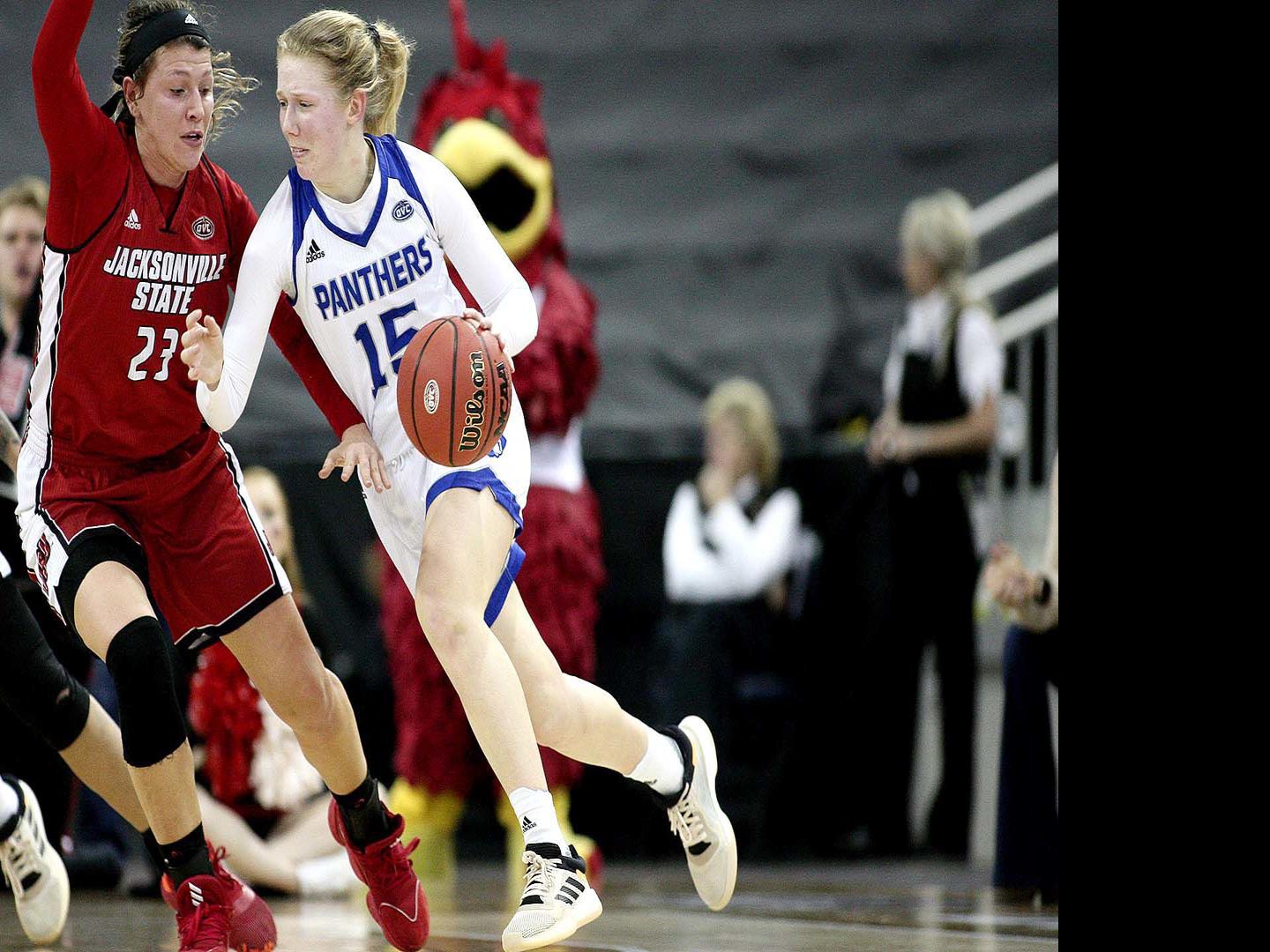 Eastern Illinois Women S Basketball Calmly Erases Fourth Quarter