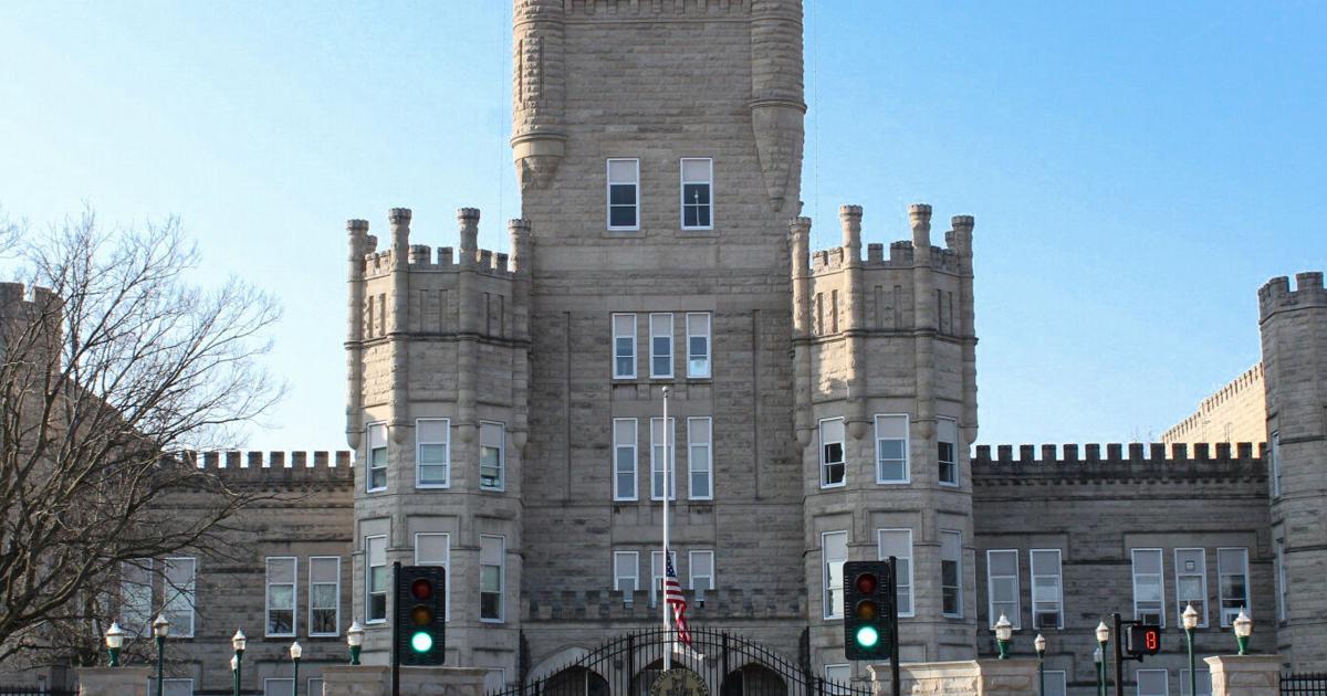 Eastern Illinois University faculty union to go on strike Thursday