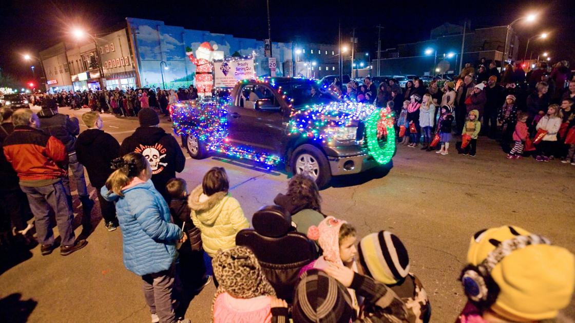 Bakersfield christmas parade fills downtown streets with music, lights and fun Downtown Christmas celebration, lighted parade set for Friday | Local | jg-tc.com