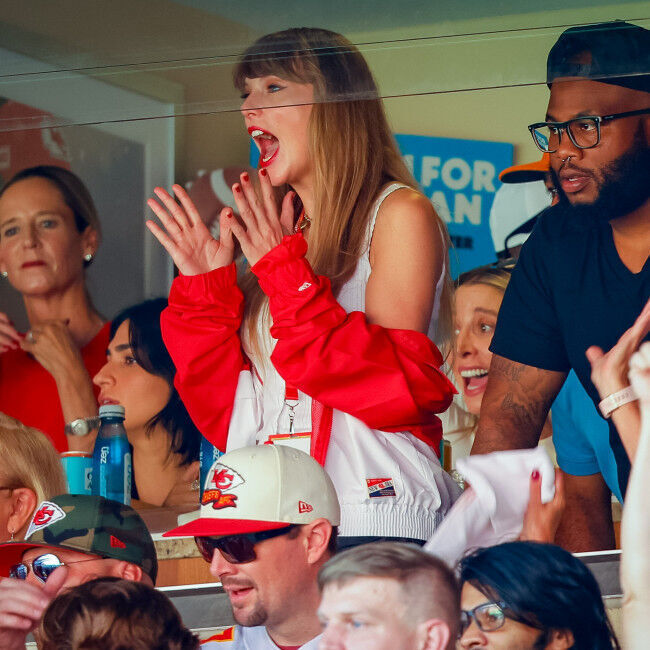 Taylor Swift cheers on Kansas City Chiefs in New Jersey with other