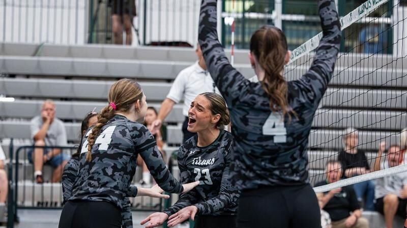 Women’s Volleyball Fights Off Tigers in Win at DePauw