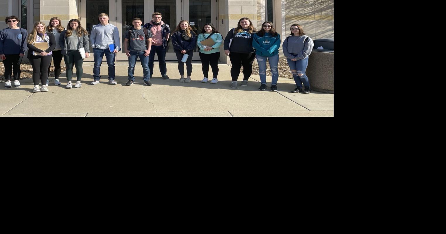 Sullivan High School students conduct research at Booth Library